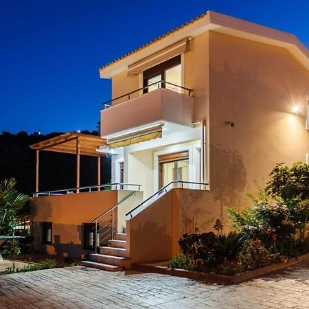 Villa Armonia - Beachfront Majestic Retreat Petalídhion Zewnętrze zdjęcie