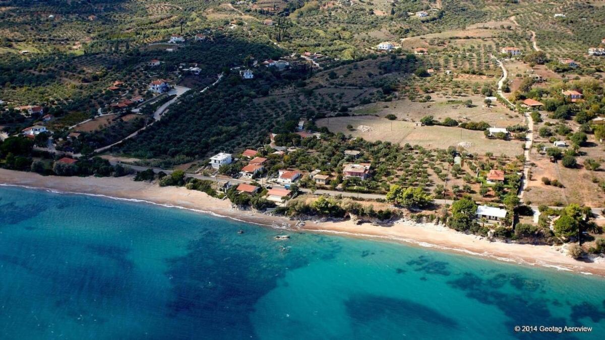 Villa Armonia - Beachfront Majestic Retreat Petalídhion Zewnętrze zdjęcie