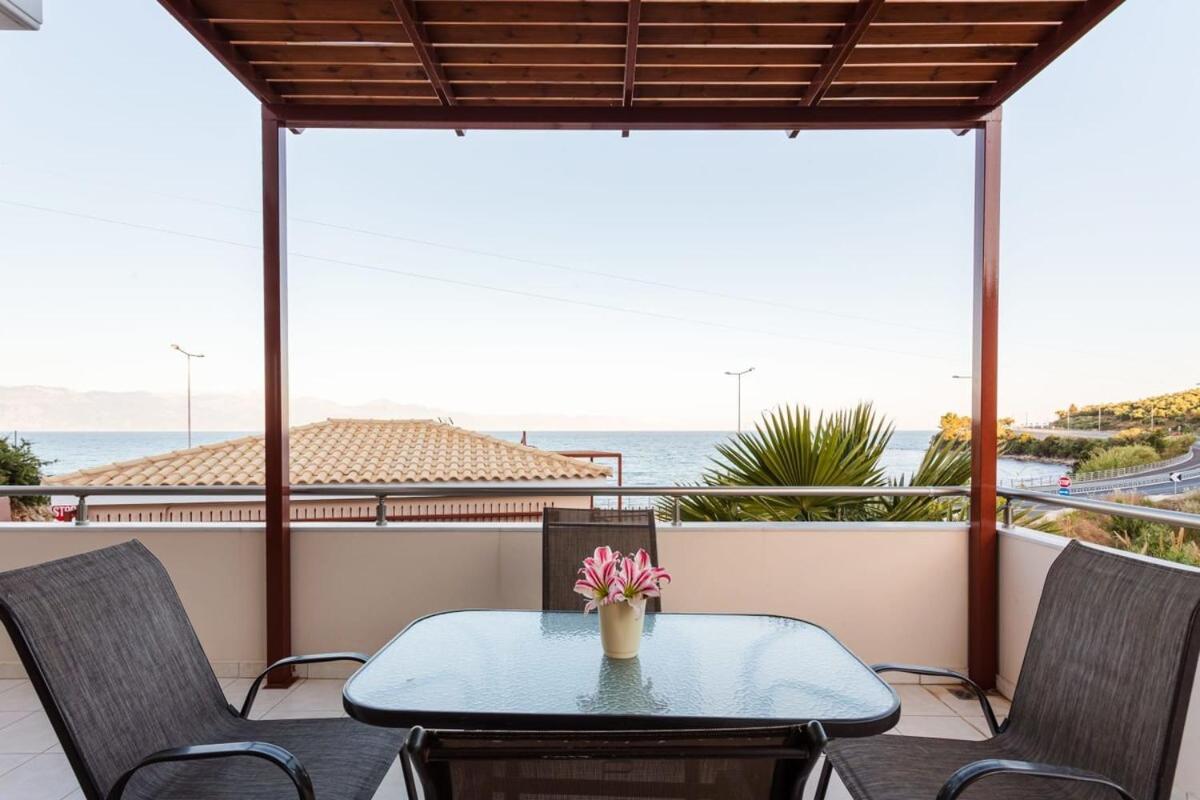 Villa Armonia - Beachfront Majestic Retreat Petalídhion Zewnętrze zdjęcie
