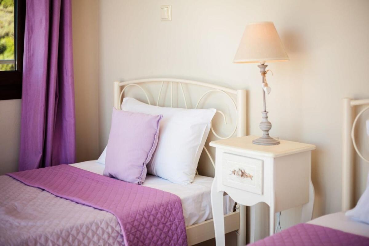 Villa Armonia - Beachfront Majestic Retreat Petalídhion Zewnętrze zdjęcie