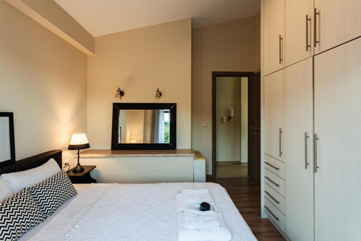 Villa Armonia - Beachfront Majestic Retreat Petalídhion Zewnętrze zdjęcie