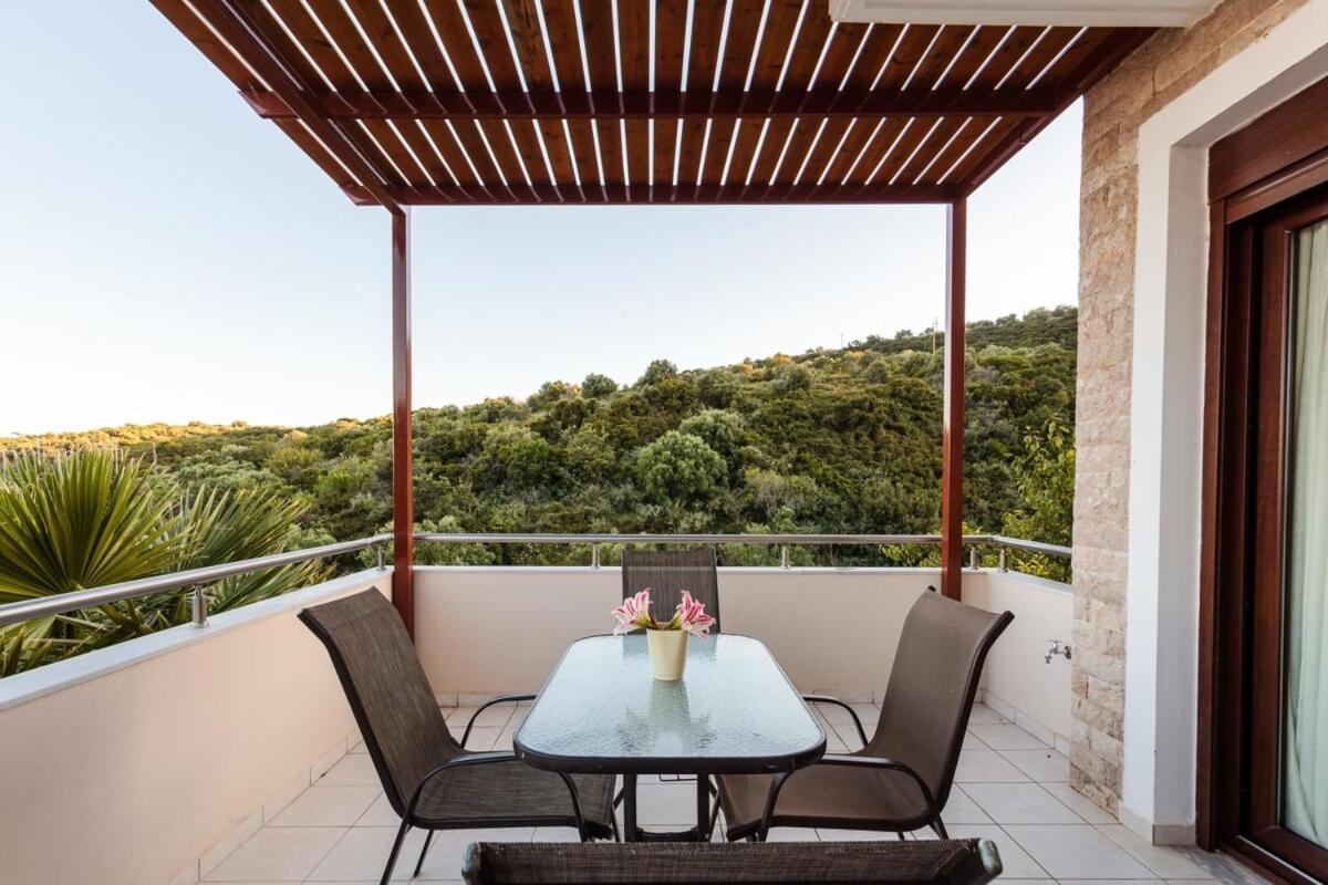 Villa Armonia - Beachfront Majestic Retreat Petalídhion Zewnętrze zdjęcie