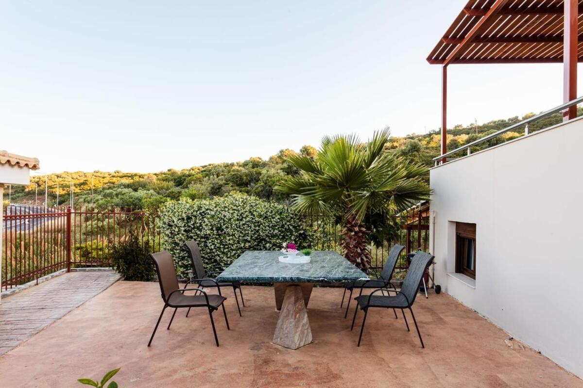 Villa Armonia - Beachfront Majestic Retreat Petalídhion Zewnętrze zdjęcie