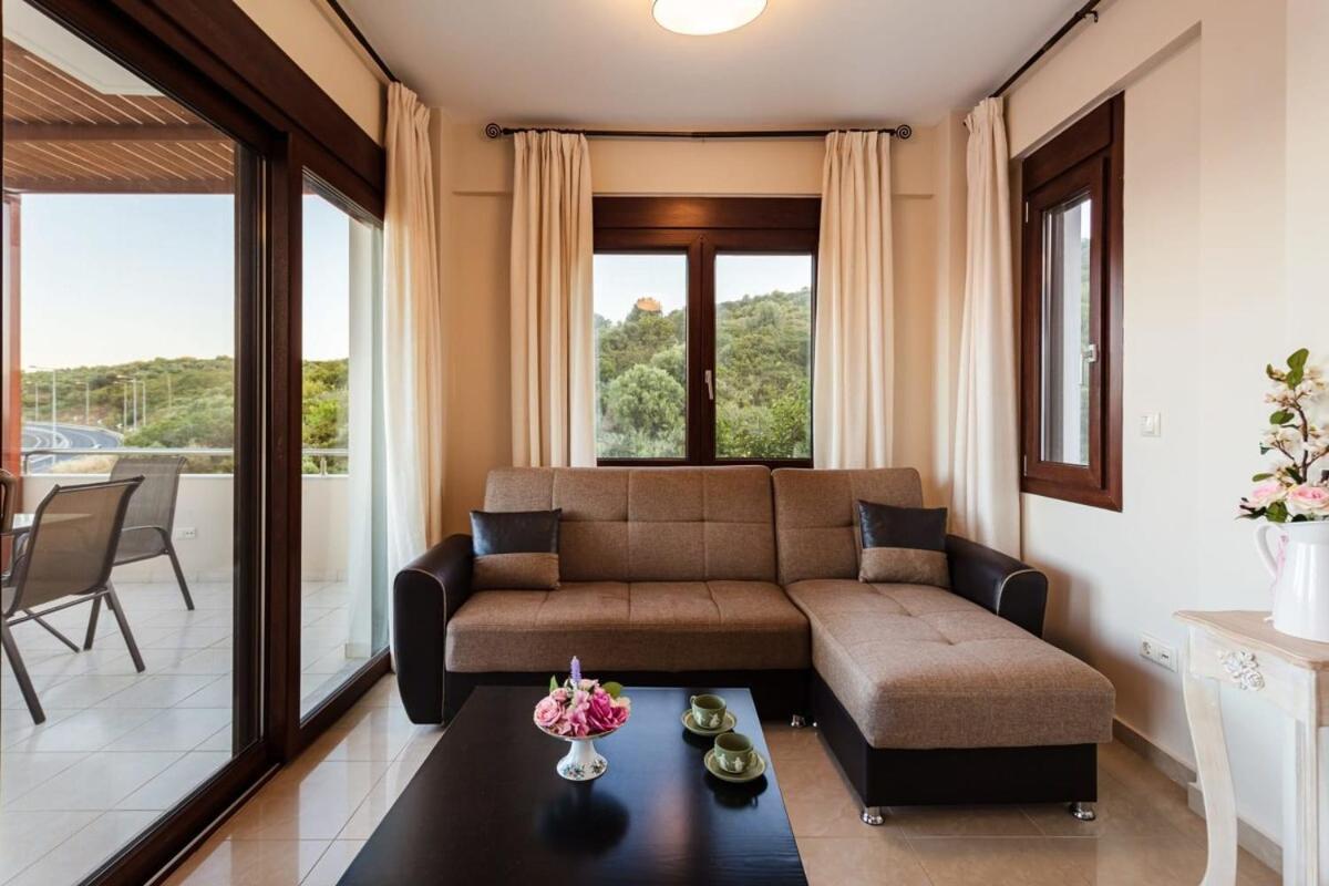 Villa Armonia - Beachfront Majestic Retreat Petalídhion Zewnętrze zdjęcie