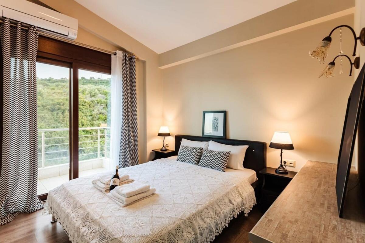 Villa Armonia - Beachfront Majestic Retreat Petalídhion Zewnętrze zdjęcie