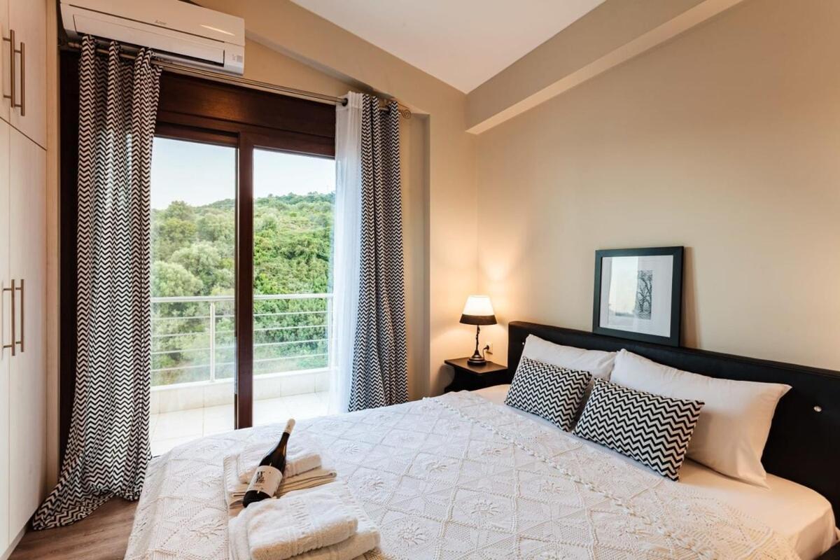 Villa Armonia - Beachfront Majestic Retreat Petalídhion Zewnętrze zdjęcie