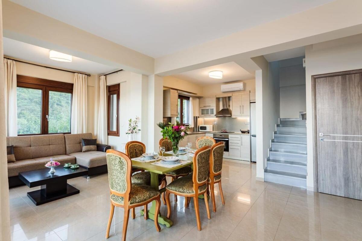 Villa Armonia - Beachfront Majestic Retreat Petalídhion Zewnętrze zdjęcie