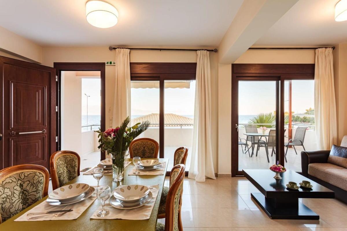 Villa Armonia - Beachfront Majestic Retreat Petalídhion Zewnętrze zdjęcie