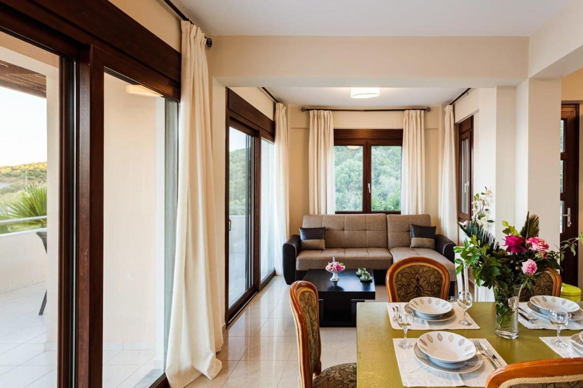 Villa Armonia - Beachfront Majestic Retreat Petalídhion Zewnętrze zdjęcie